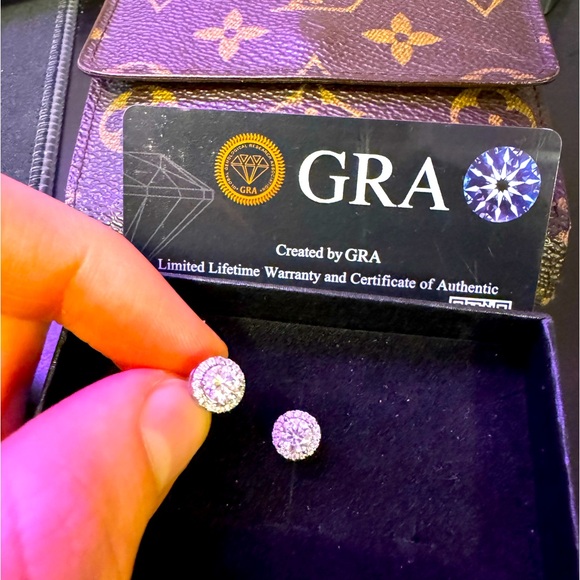 VVS1 .5 Carat Halo Studs S925 silver base - Picture 1 of 3